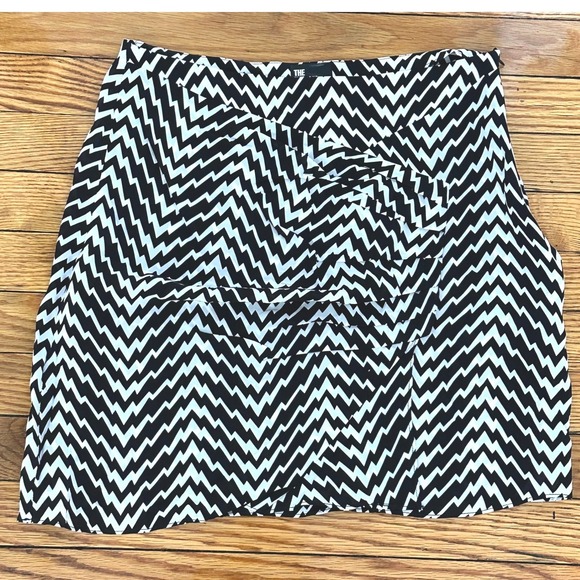 The Kooples Black & White Draped Mini Skirt SZ French 3 US 6/8 Mod Chic - Picture 2 of 7